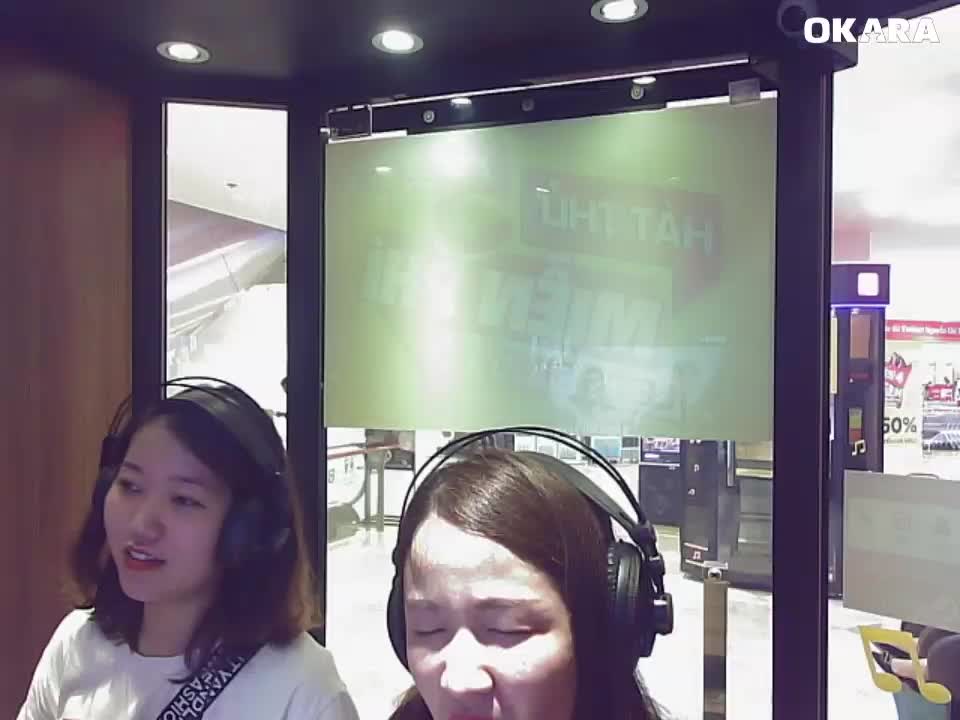 Em gái mưa
