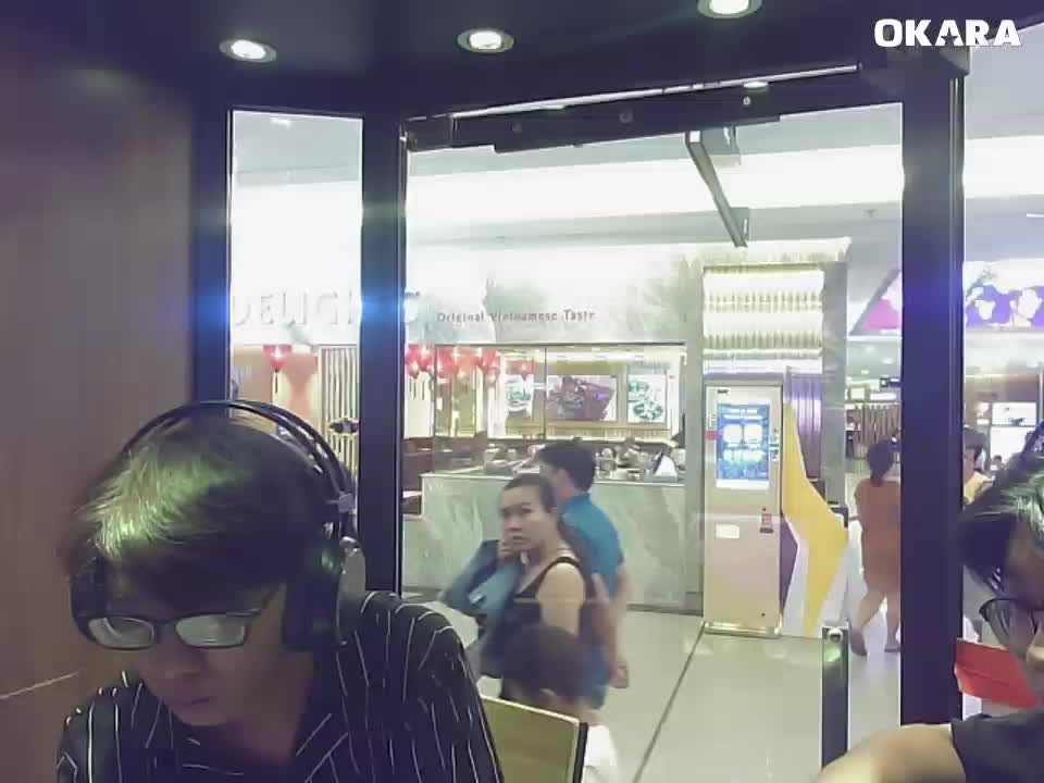 Có chàng trai viết lên cây