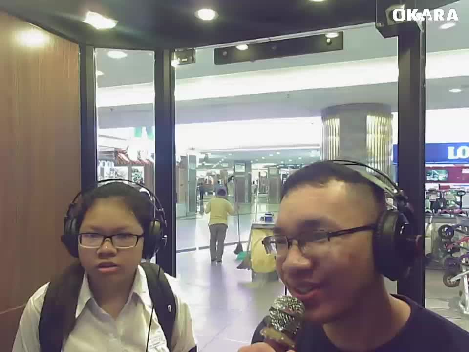 Nến và hoa