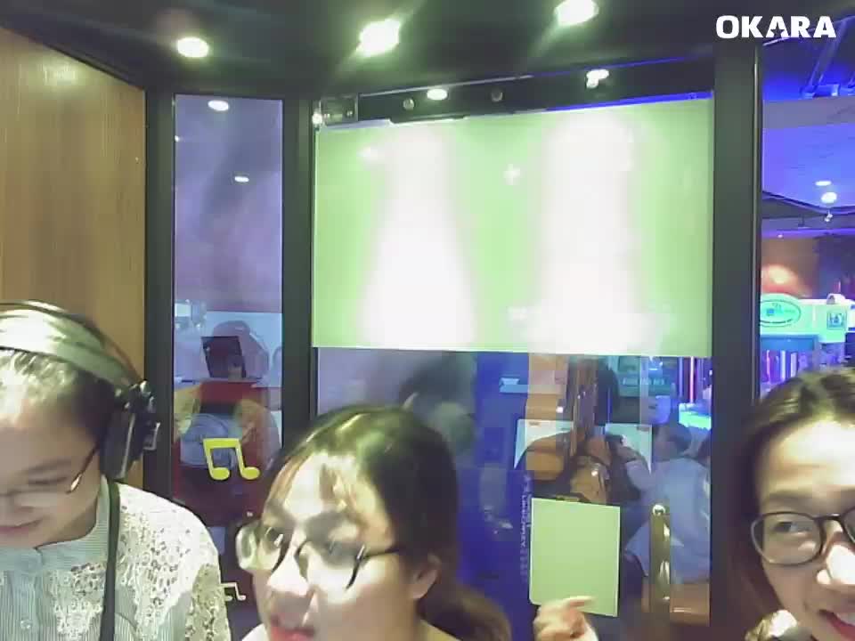 Em gái mưa