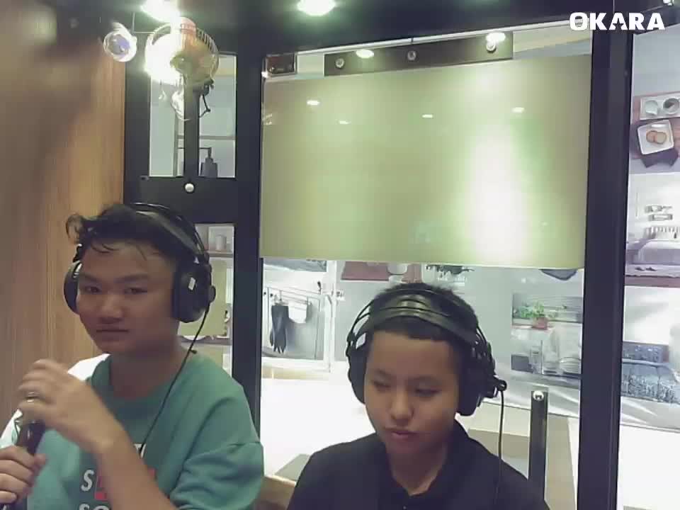Đừng ai nhắc về anh ấy