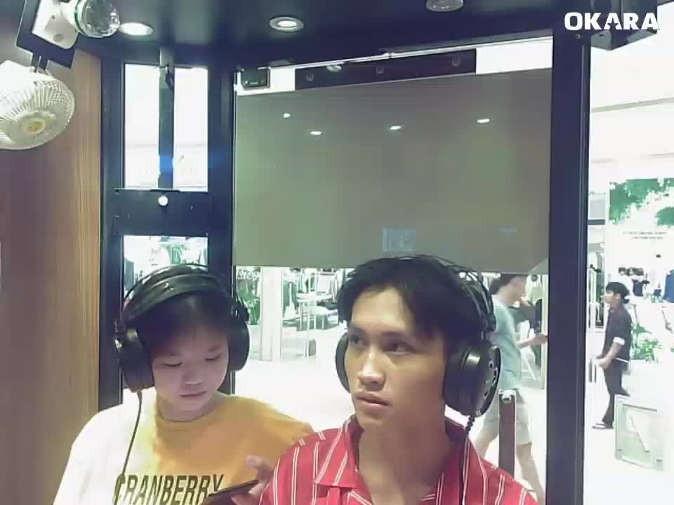 Có chàng trai viết lên cây