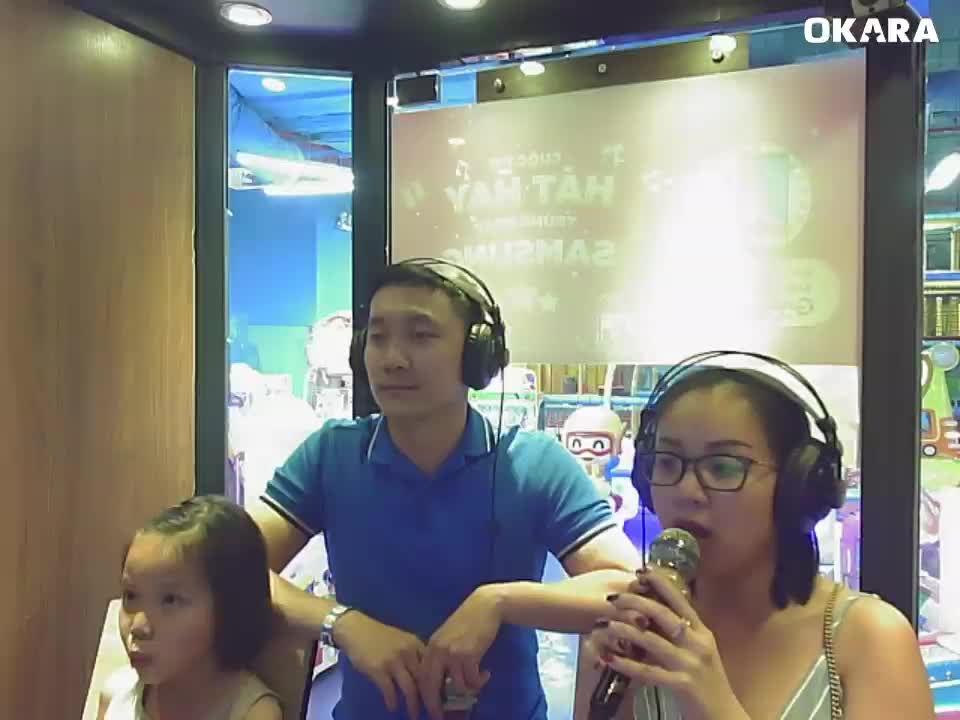 Em gái mưa