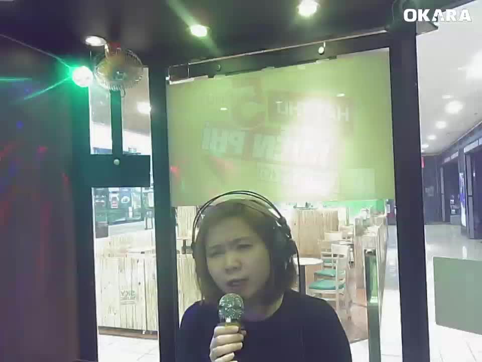 Người đứng sau hạnh phúc