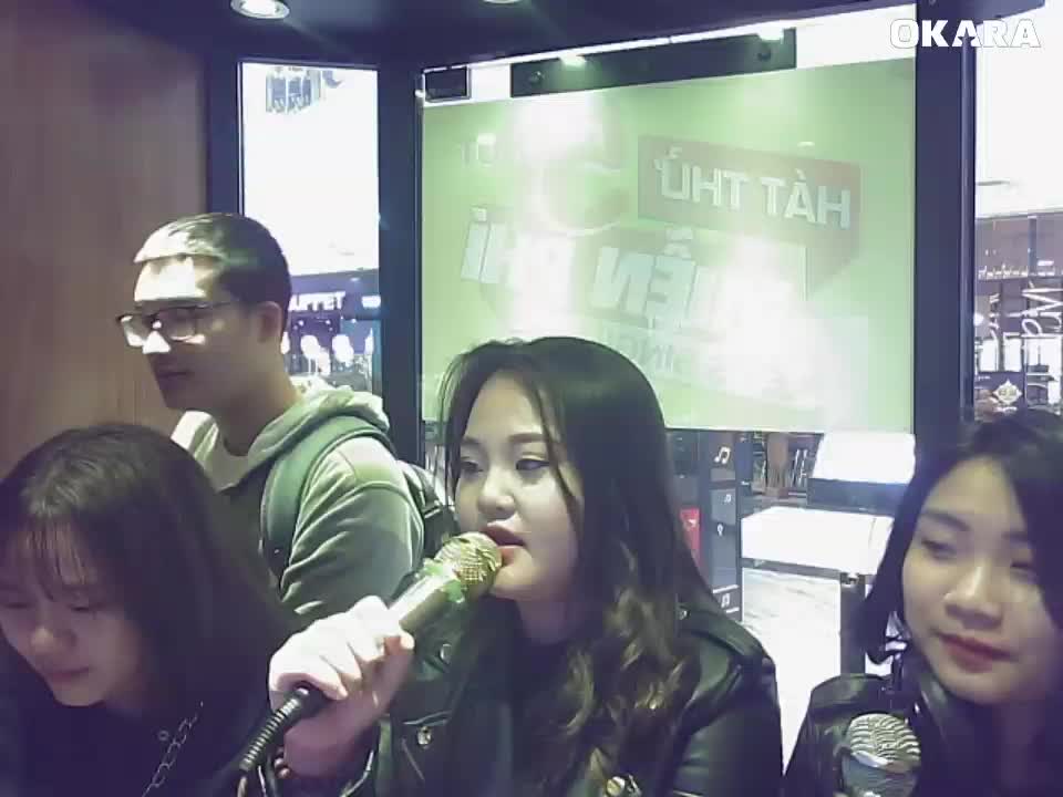 Cho em gần anh thêm chút nữa