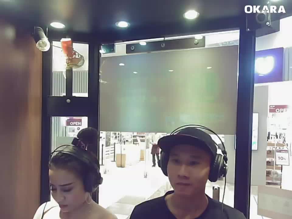 Ai là người thương em