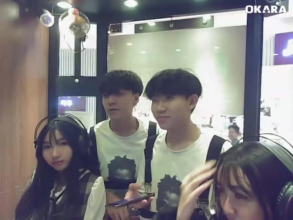 Ai là người thương em