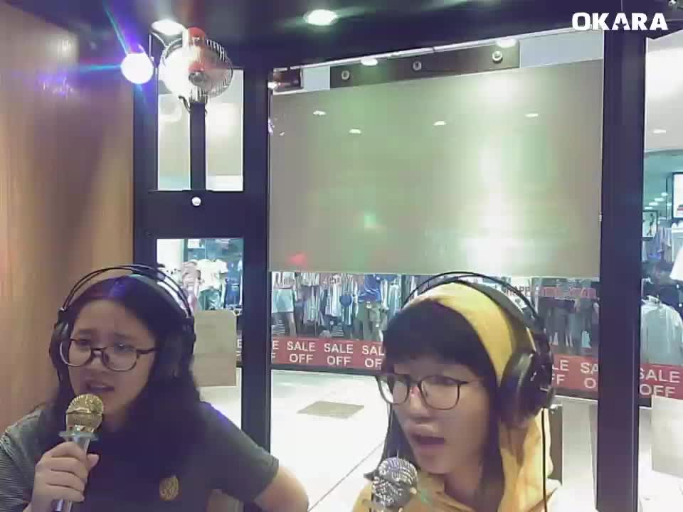 Em gái mưa